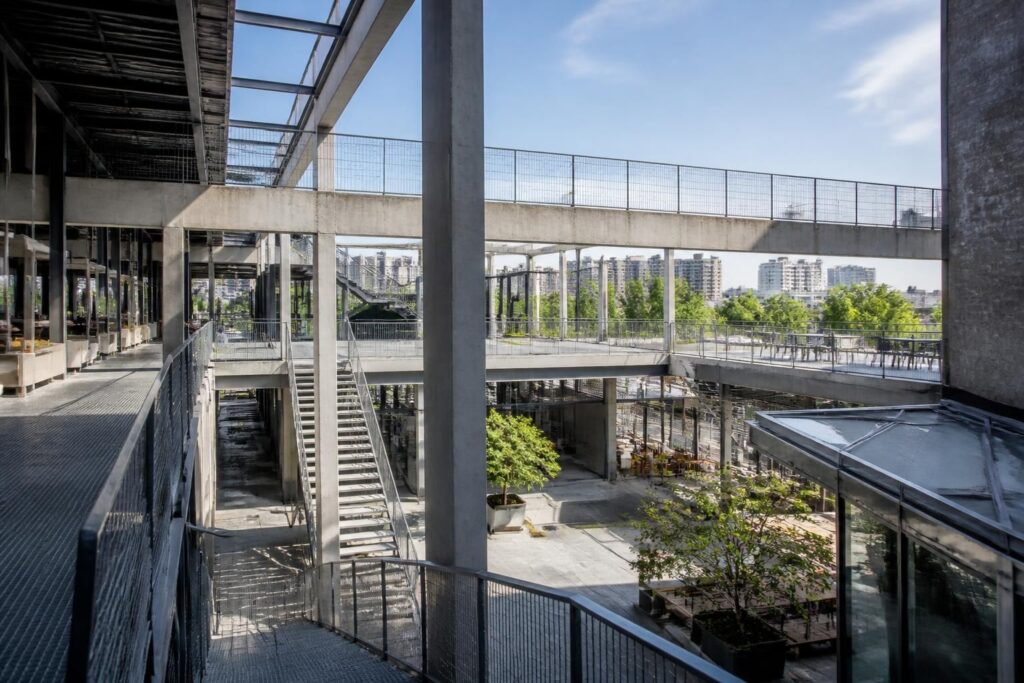 explorez la plateforme du bâtiment pantin à la halle de pantin, un espace dédié à l'innovation et aux métiers du bâtiment, alliant expertise et dynamisme dans un cadre unique.